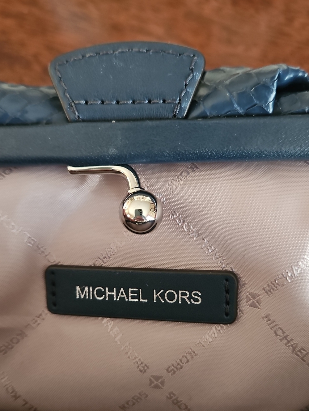 ๐ BIG SALE MICHAEL KORS Blue Snakeskin Embossed Clutch/Crossbody - Picture 6 of 10